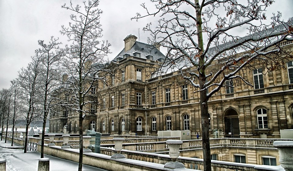 7 – Paris, França. Residência principal: 3430 / Residência de férias: 1233.